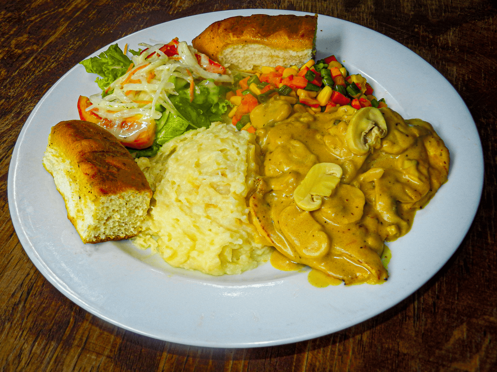 POLLO EN SALSA DE HONGOS